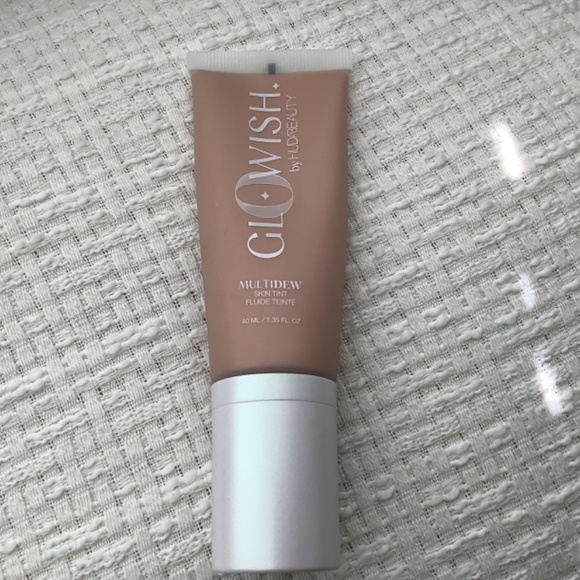 Glowish Skin Tint-foundation - Picture 5 of 7